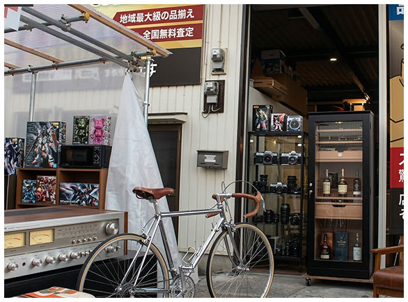 有名ブランド品から骨董品やタイヤまでどんな不用品でも無料で査定いたします